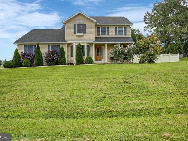 631 ERIC DRIVE , SHIPPENSBURG, PA 17257