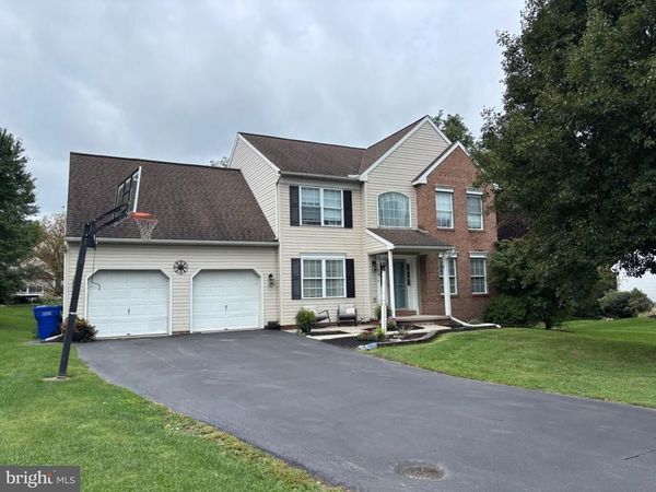16 HEMLOCK DRIVE, LANCASTER, PA 17602