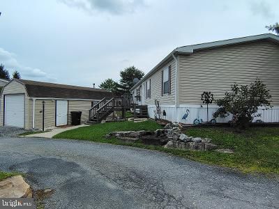 2 A A GENESIS BOULEVARD , NEW RINGGOLD, PA 17960