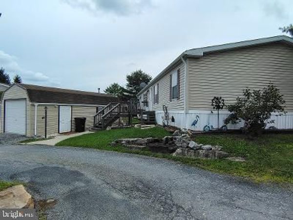 2 A A GENESIS BOULEVARD , NEW RINGGOLD, PA 17960
