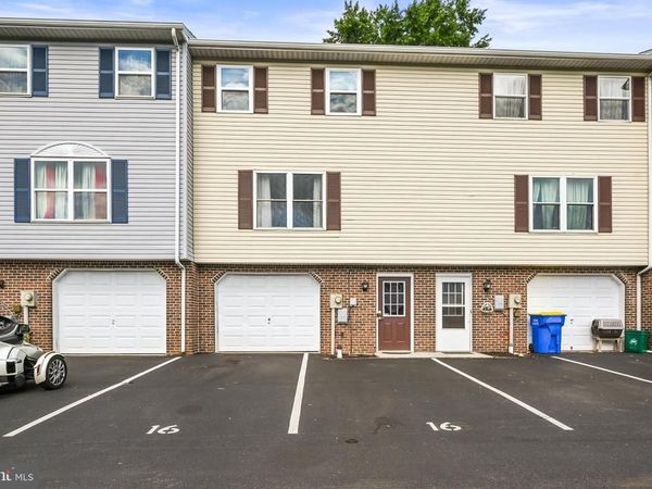 16 PINE DRIVE, MANCHESTER, PA 17345