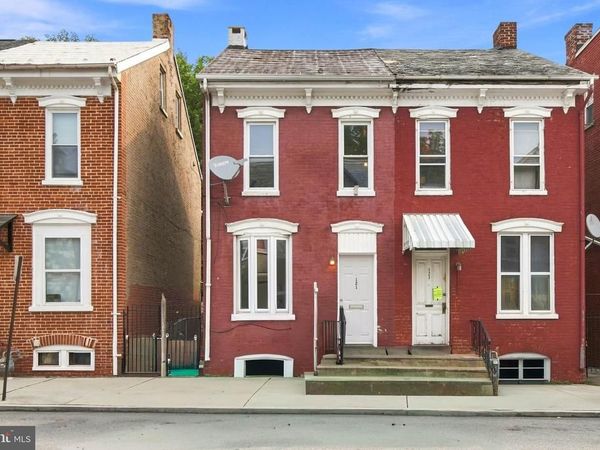 121 S WEST STREET, YORK, PA 17401