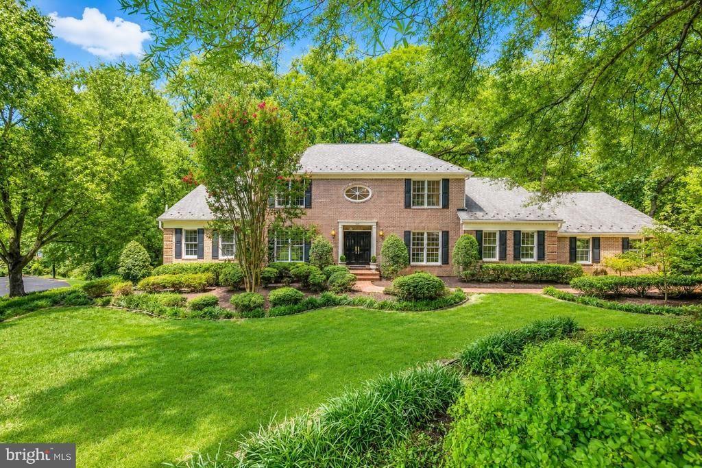 2007 Carrhill Road, Vienna, VA 22181 Main Photo