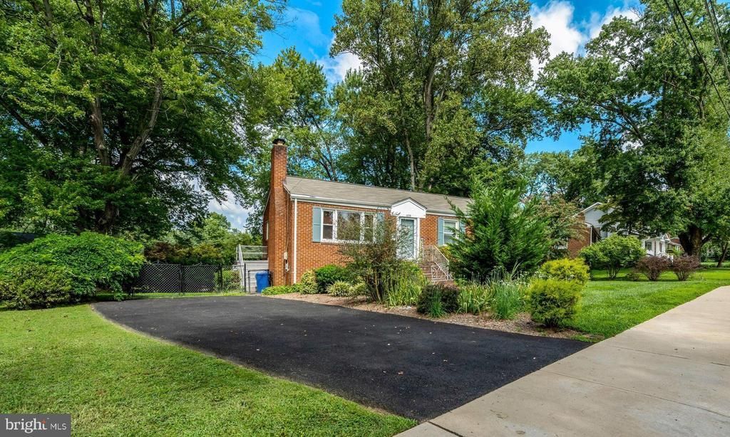 608 Tazewell Road Nw, Vienna, VA 22180 Main Photo