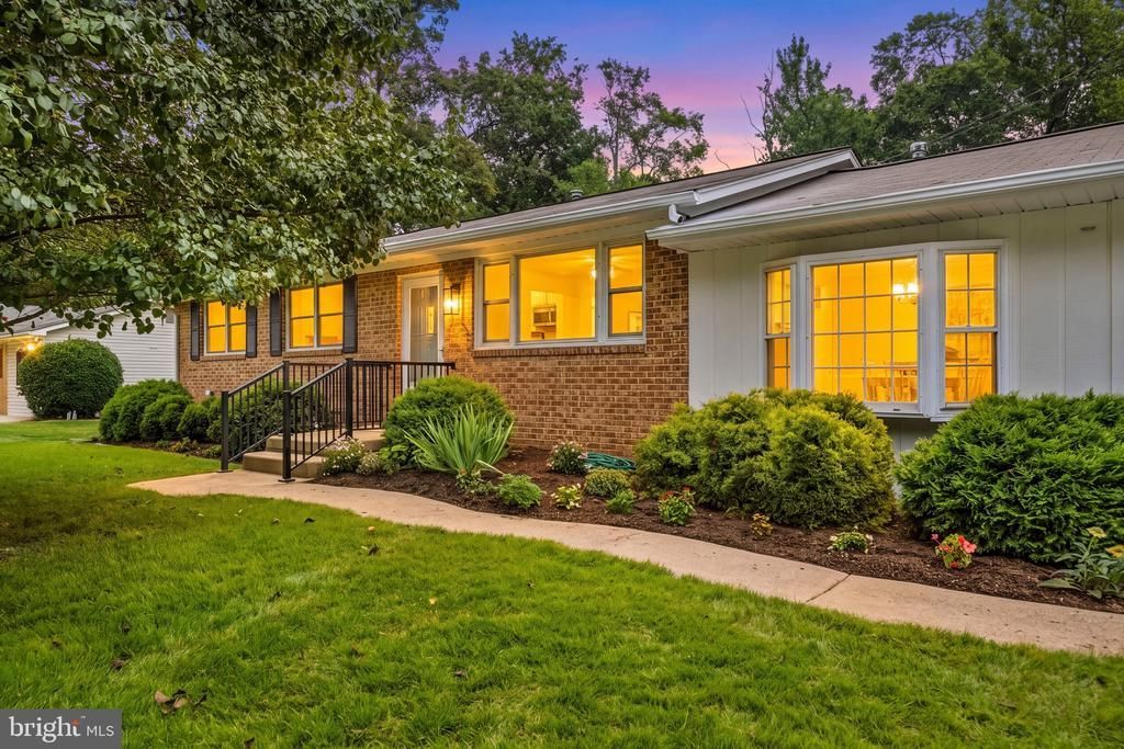 8618 LANTERN LANE , CLINTON, MD 20735