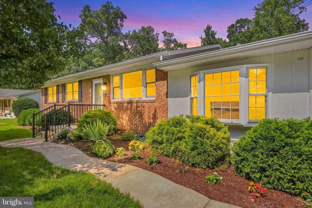 8618 LANTERN LANE, CLINTON, MD 20735