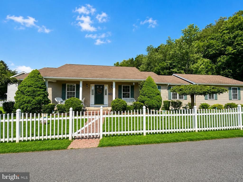 11 E RAILROAD STREET , LONACONING, MD 21539