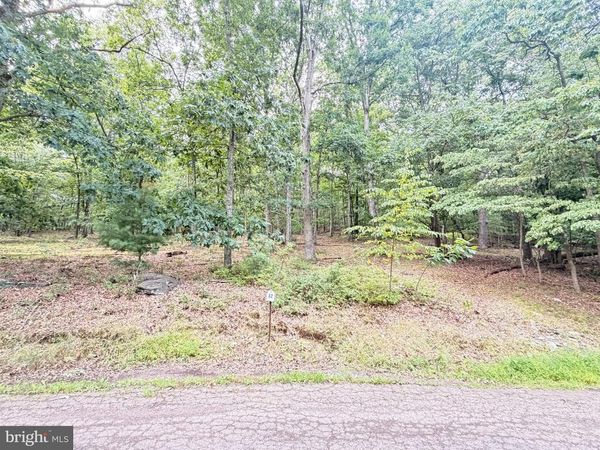 39 GOODWIN DR, HUNLOCK CREEK, PA 18621