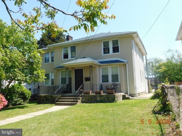 194 E PLUMSTEAD AVENUE , LANSDOWNE, PA 19050
