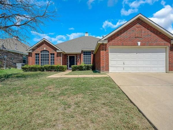 117 Fort Edward Drive, Arlington, TX 76002