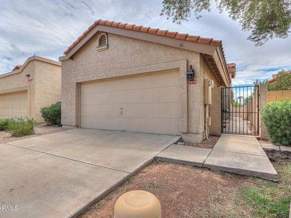 2337 W SHAWNEE Drive, Chandler, AZ 85224