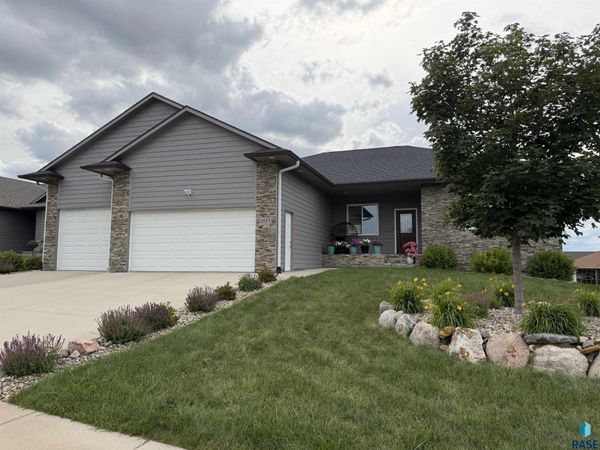 1013 N Danielle Dr, Sioux Falls, SD 57103