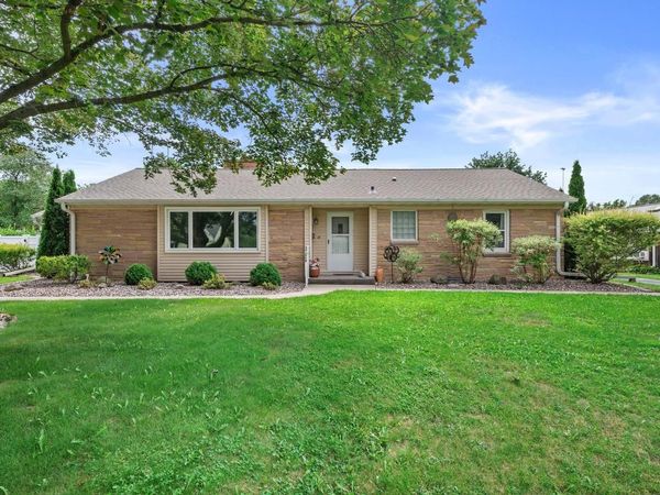 S21W23053 Hillside DRIVE, Waukesha, WI 53186