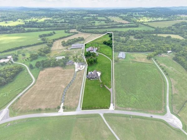 121 Wartrace Creek Rd , Wartrace, TN 37183