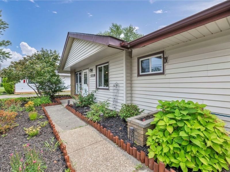37338 Lakeshore Boulevard, Eastlake, OH 44095 Photo 2