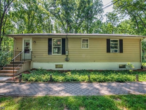 914 Aspen Dr, Stillwater, NJ 07860