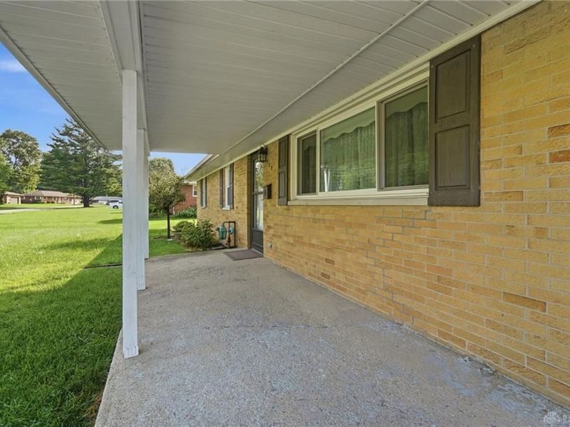 139 Miramar Drive, Enon Vlg, OH 45323 Photo 7