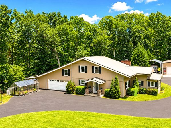 11 Edgewater Court, Griffin, GA 30223