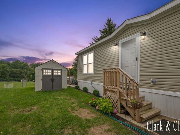 1760 Veronica Street SE, Lowell, MI 49331