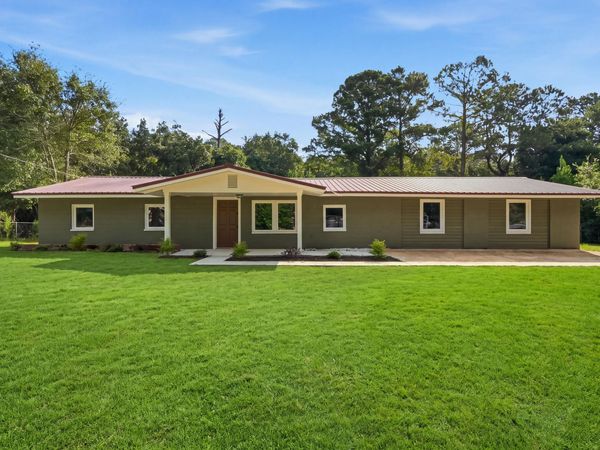4104 County Highway 1087, DeFuniak Springs, FL 32433