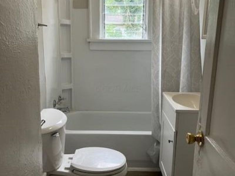 1056 Olmstead Avenue , Columbus, OH 43201 Photo 6