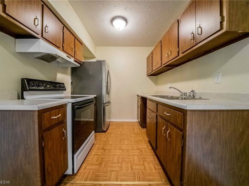 16340 Heather Lane , Middleburg Heights, OH 44130 Photo 8