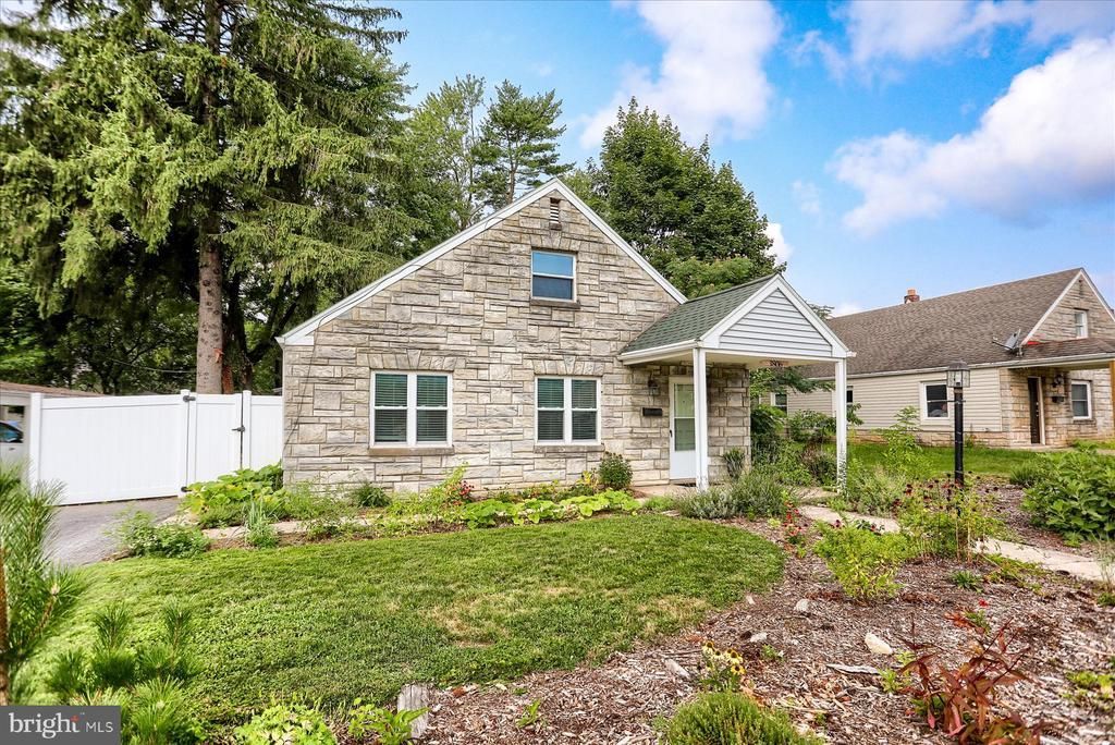 1806 LETCHWORTH DRIVE, CAMP HILL, PA 17011