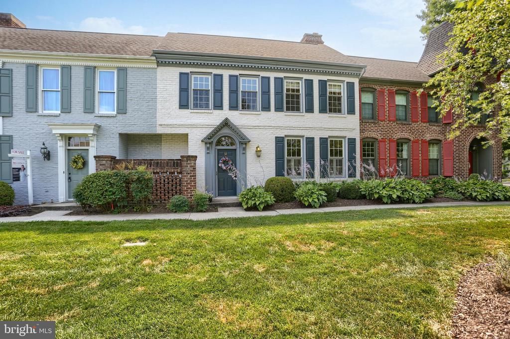 52 Devonshire Square, Mechanicsburg, PA 17050 Main Photo