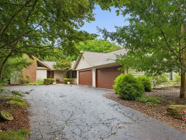 2756 Lear Road , Upper Arlington, OH 43220