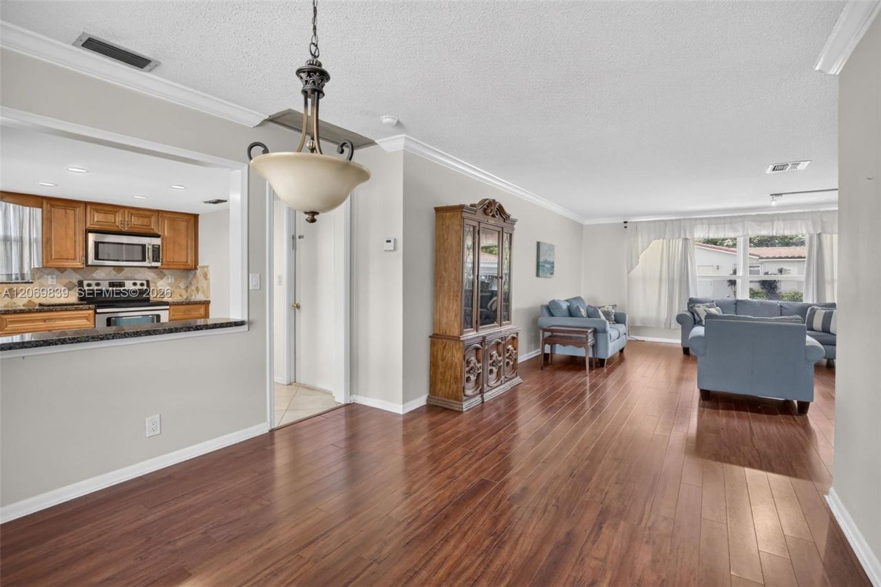 7118 E Tropical Way , Plantation, FL 33317 Photo