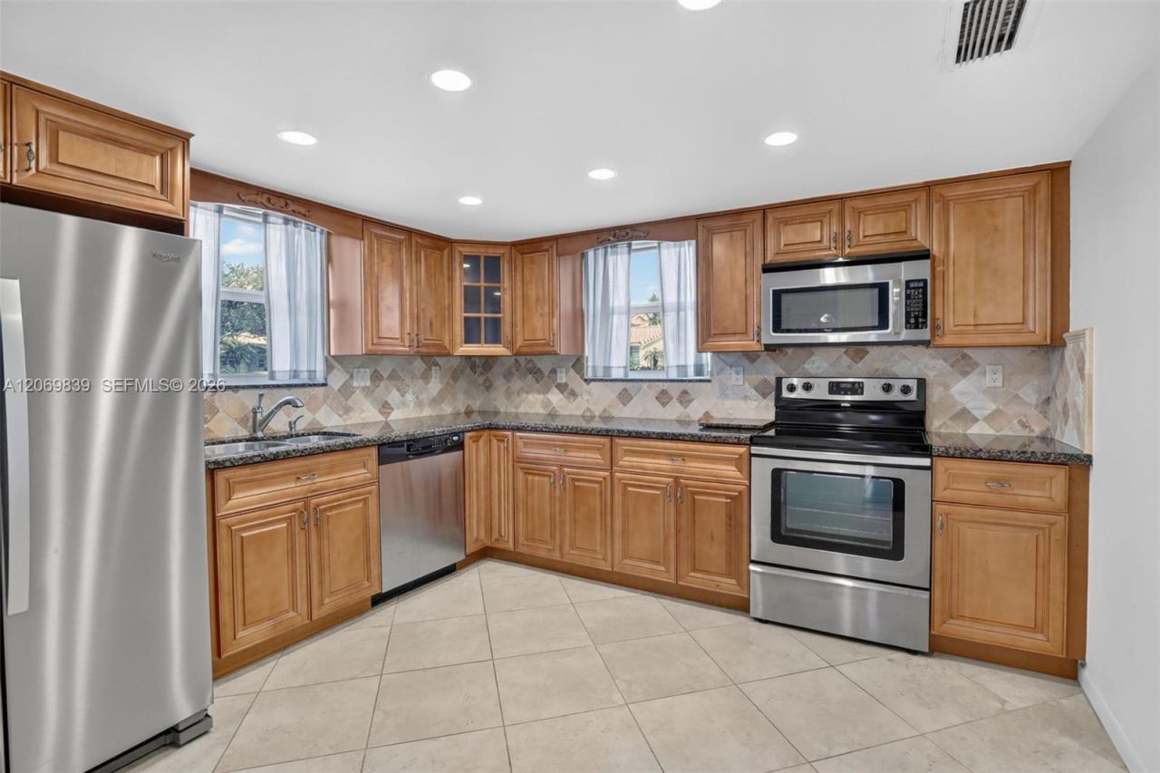 7118 E Tropical Way , Plantation, FL 33317 Photo