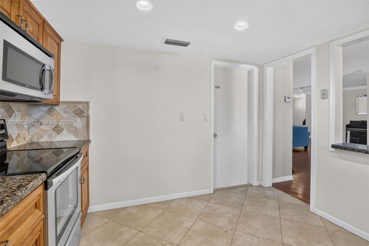 7118 E Tropical Way , Plantation, FL 33317 Photo