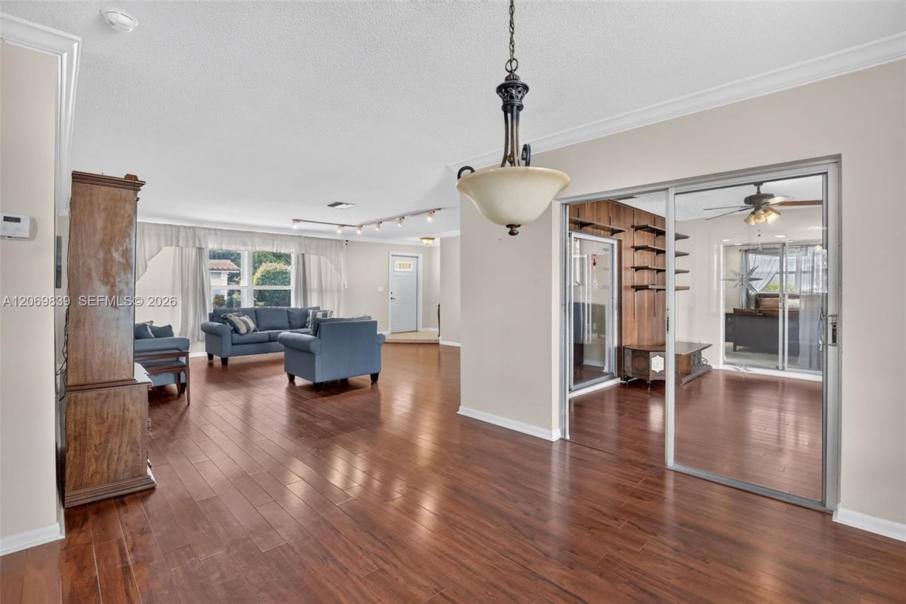 7118 E Tropical Way , Plantation, FL 33317 Photo