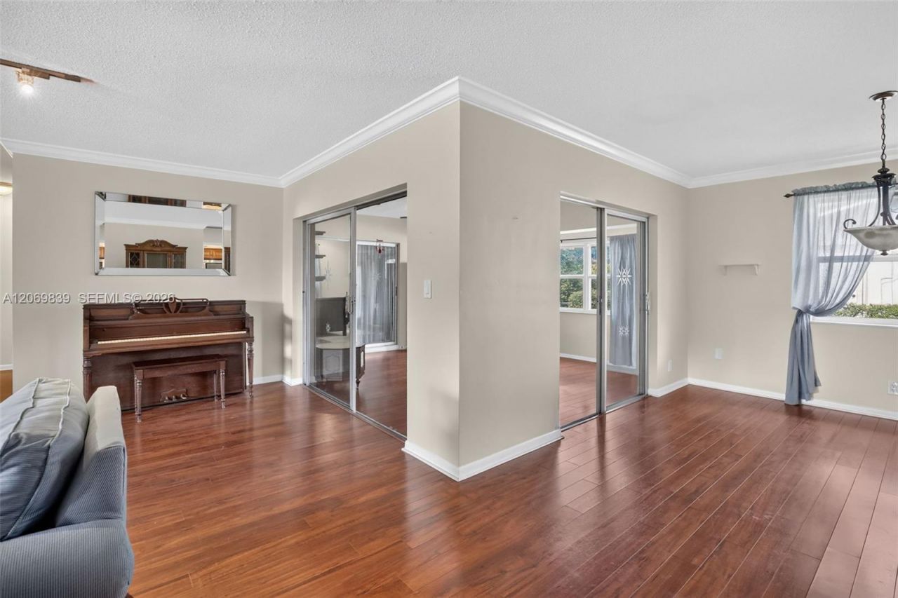 7118 E Tropical Way , Plantation, FL 33317 Photo