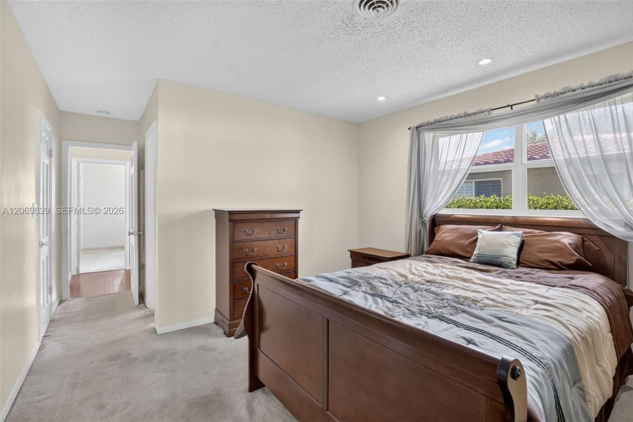 7118 E Tropical Way , Plantation, FL 33317 Photo