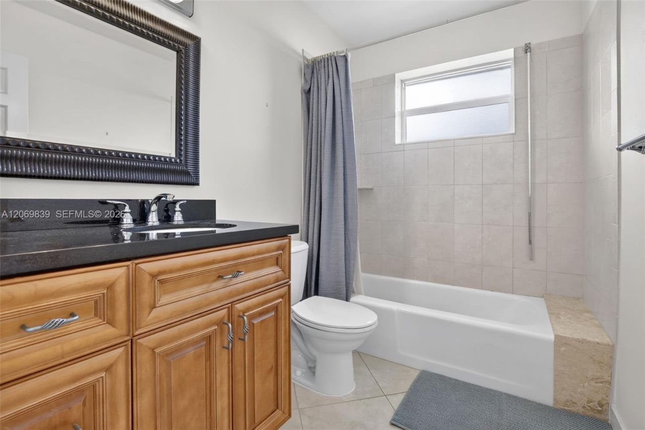 7118 E Tropical Way , Plantation, FL 33317 Photo