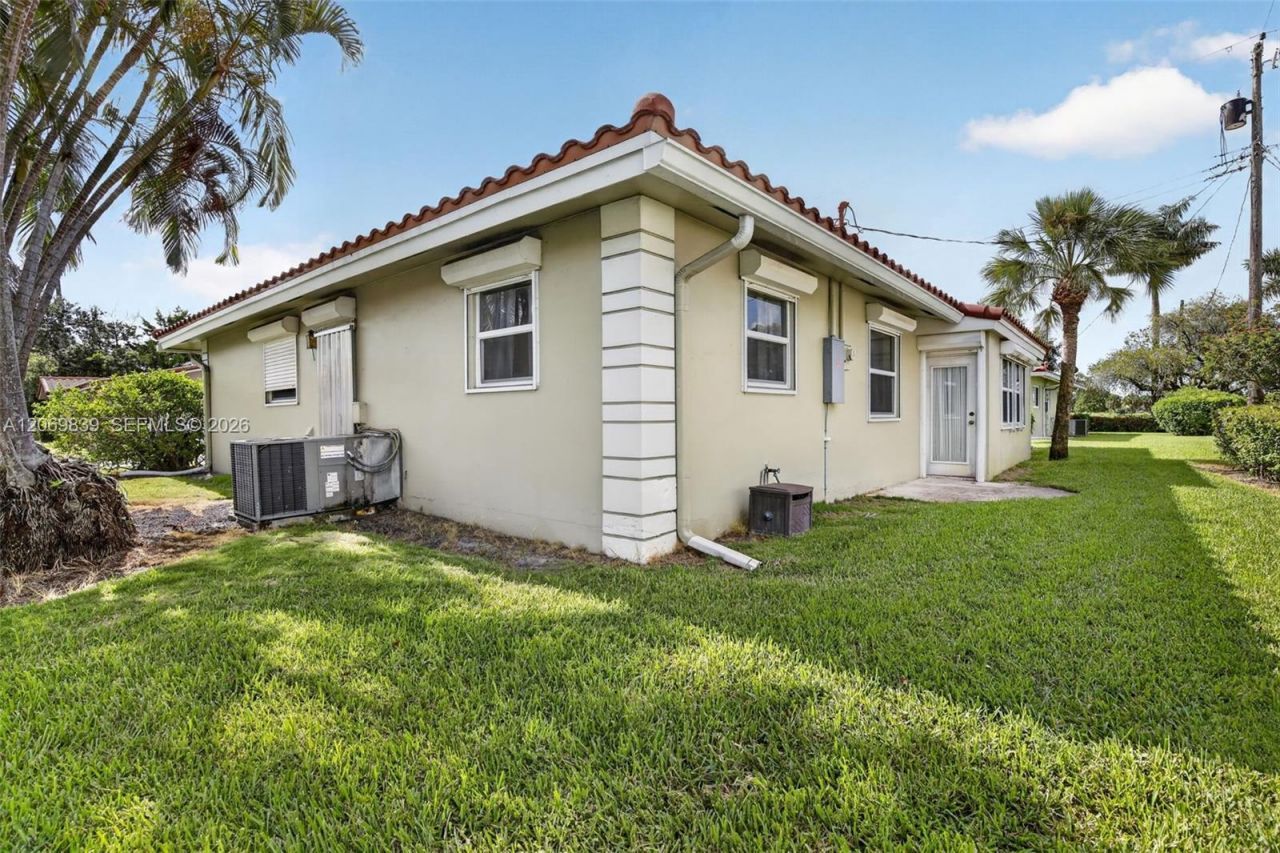 7118 E Tropical Way , Plantation, FL 33317 Photo