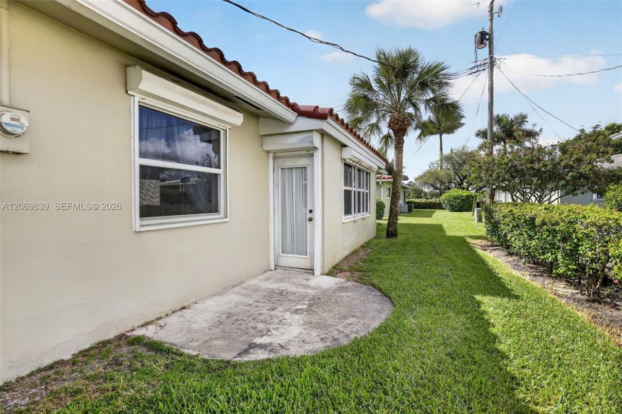7118 E Tropical Way , Plantation, FL 33317 Photo