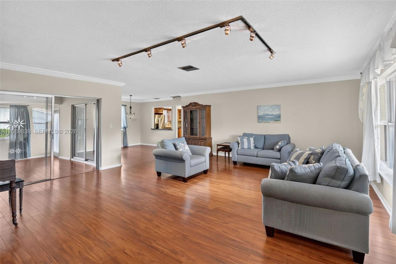 7118 E Tropical Way , Plantation, FL 33317 Photo