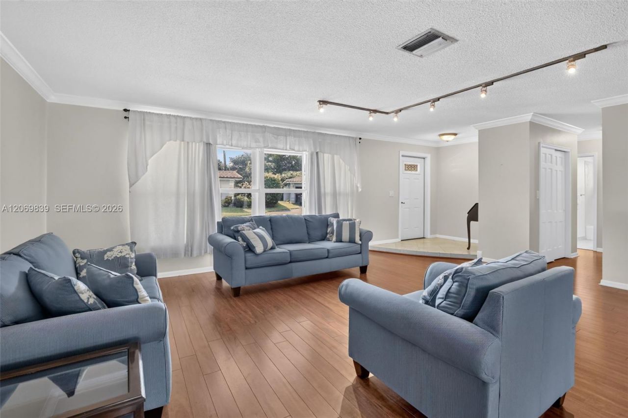7118 E Tropical Way , Plantation, FL 33317 Photo