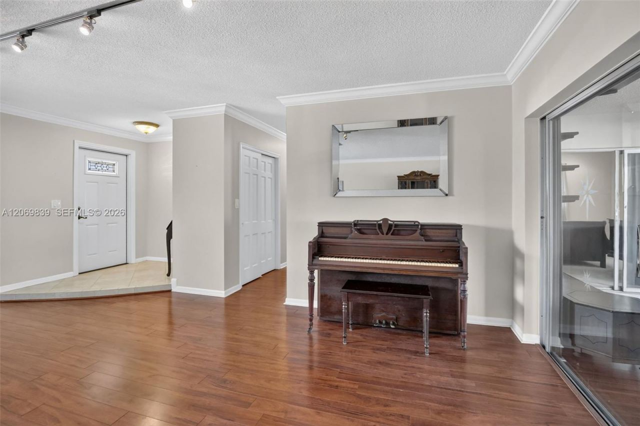 7118 E Tropical Way , Plantation, FL 33317 Photo