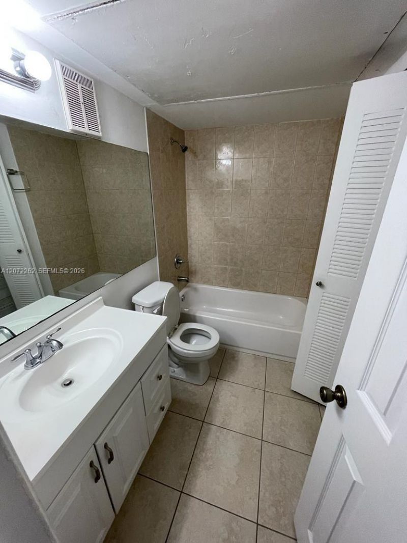 17515 NW 67th Ct, Unit E-22, Hialeah, FL 33015 Photo