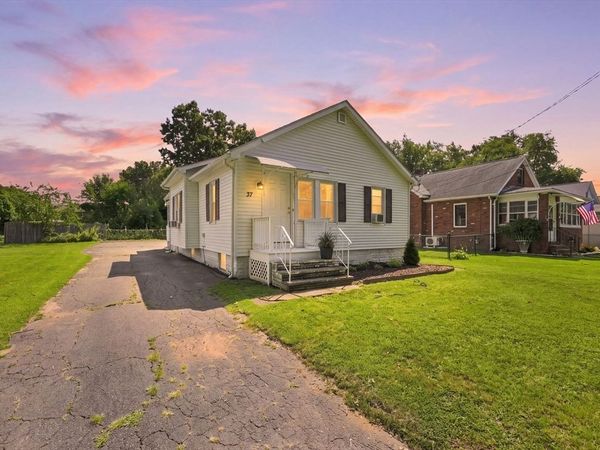 37 Kensington St, Agawam, MA 01030
