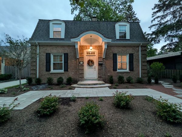 2741 Lincolnwood Drive , Evanston, IL 60201