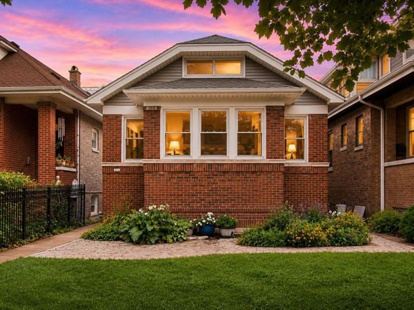2924 W Giddings Street , Chicago, IL 60625