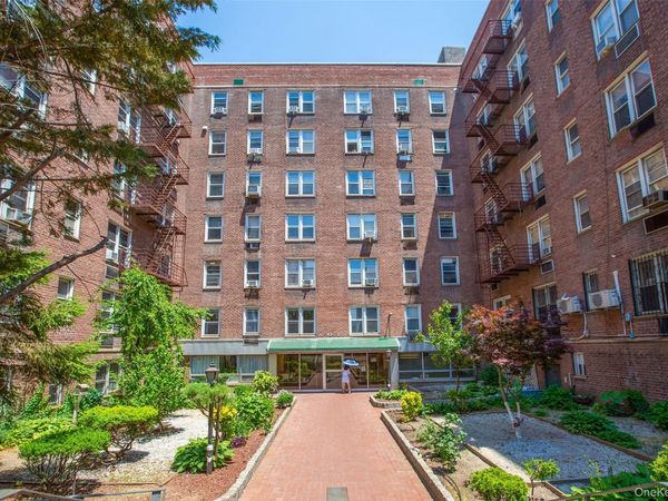 43-43 kissena Blvd , Unit 402, Flushing, NY 11355