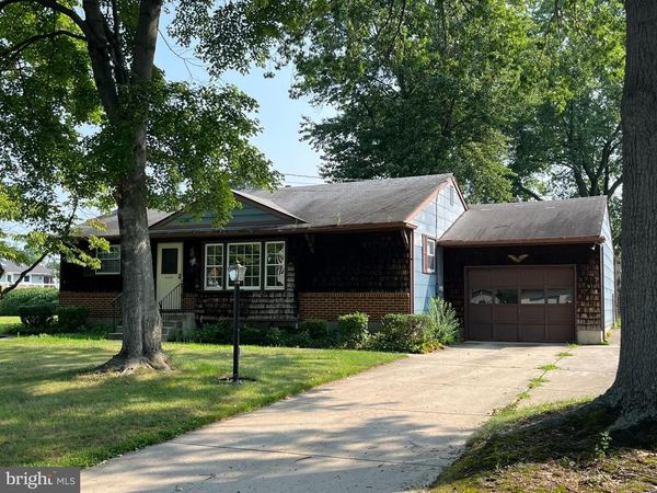 606 HAMILTON DRIVE, CINNAMINSON, NJ 08077