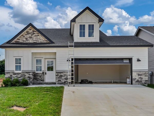 2737 Brewster Dr , Clarksville, TN 37042