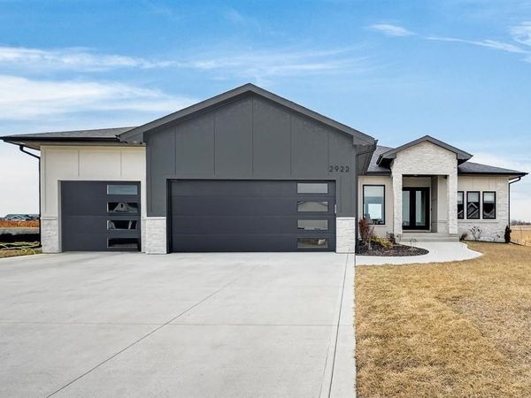 2922 NW Beechwood Drive, Grimes, IA 50111