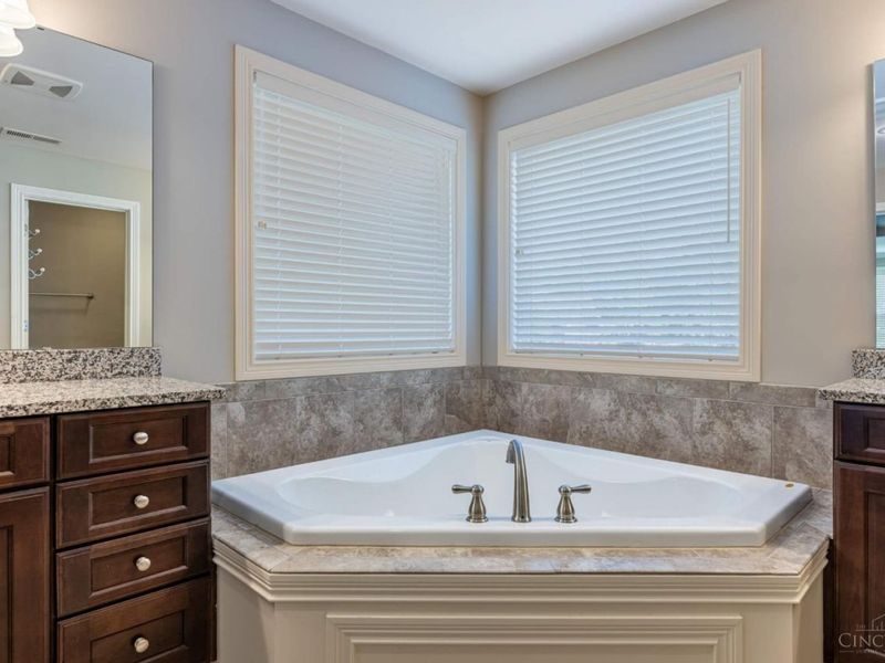 8925 Kenwood Road, Blue Ash, OH 45242 Photo 30